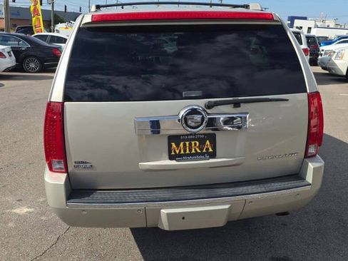 Used 2009 Cadillac Escalade ESV AWD image 3