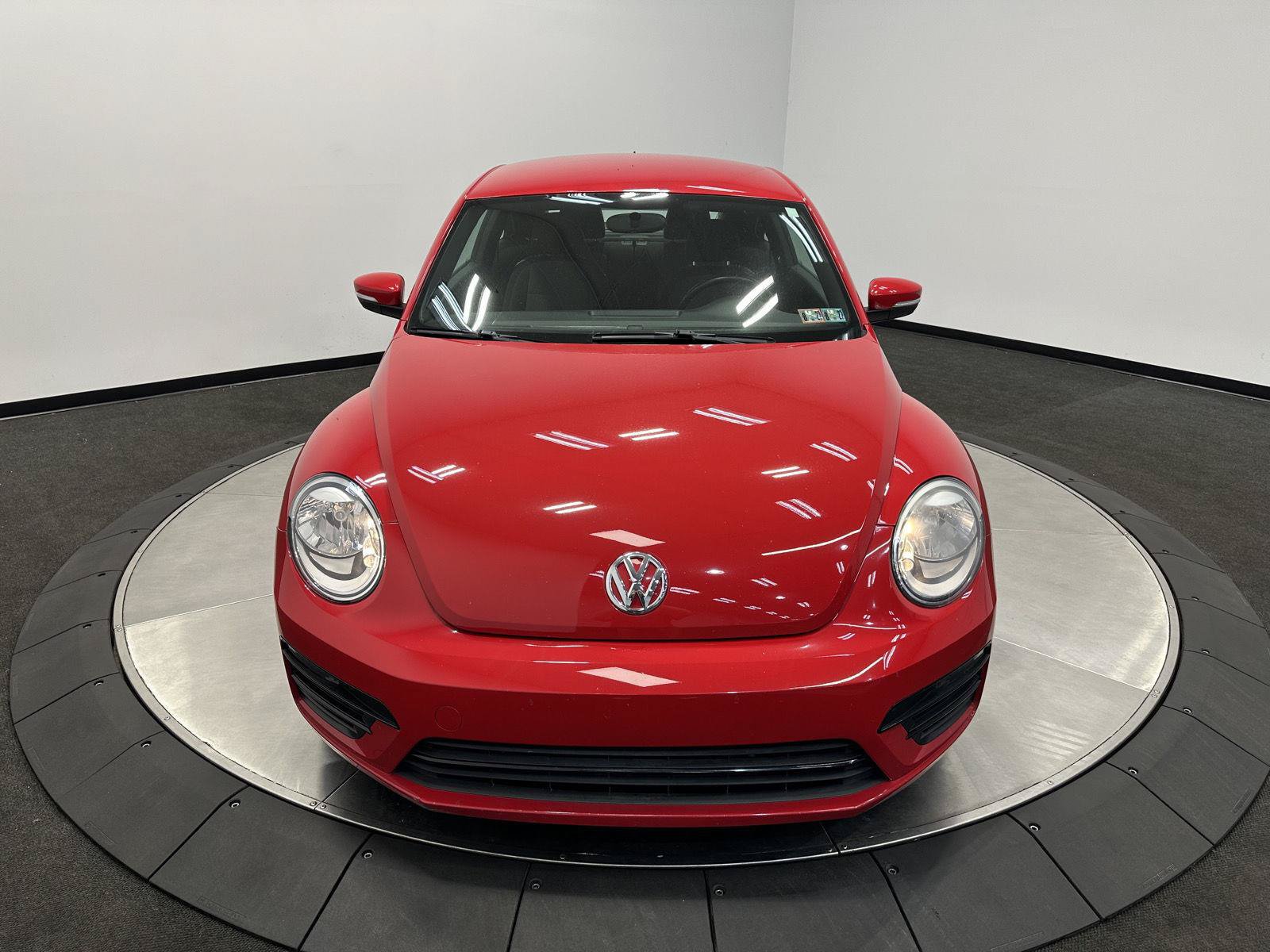 Used 2019 Volkswagen Beetle 2.0T FWD image 3