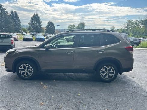 Used 2022 Subaru Forester Premium AWD/4WD image 7