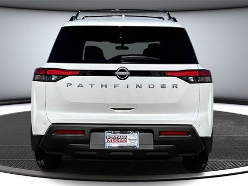 New 2025 Nissan Pathfinder SV image 4
