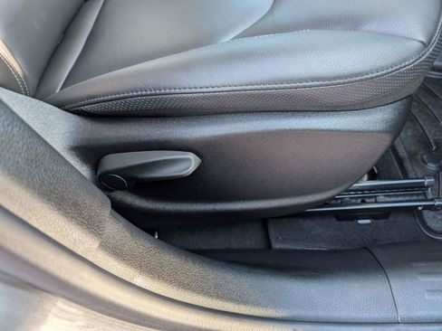 Used 2023 Jeep Renegade Limited image 47