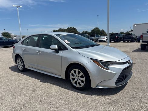 Used 2025 Toyota Corolla LE FWD image 3