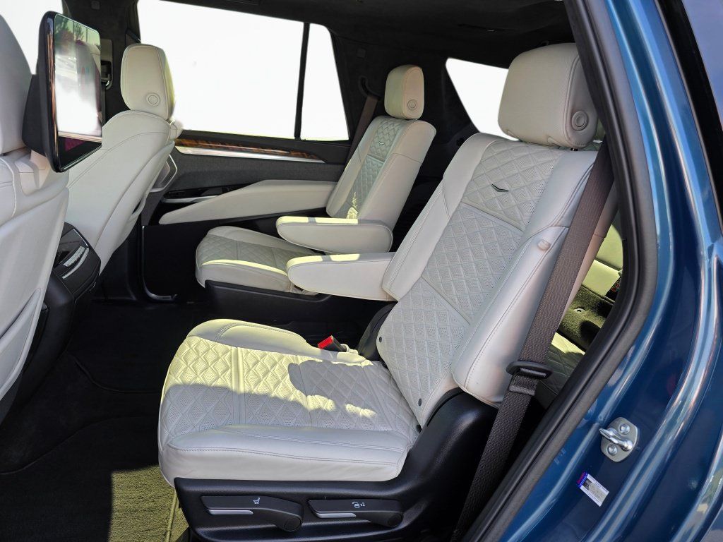 Used 2025 Cadillac Escalade Sport Platinum AWD/4WD image 20