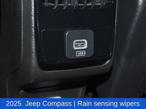 Used 2025 Jeep Compass Trailhawk AWD/4WD image 25