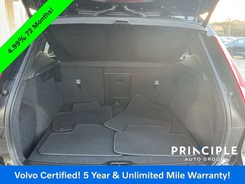 Certified 2025 Volvo XC40 B5 Core image 30