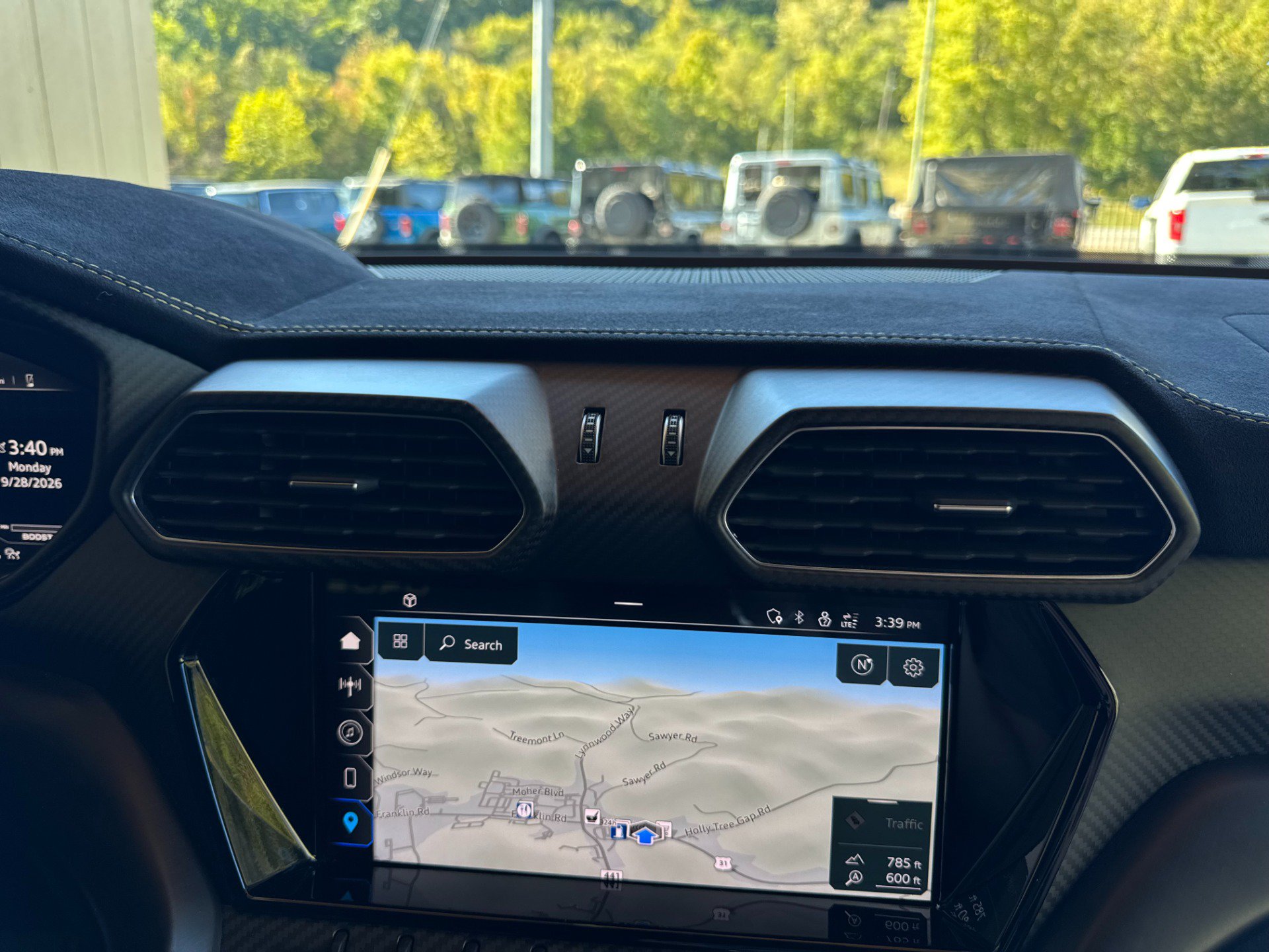 Used 2023 Lamborghini Urus Performante AWD/4WD image 38
