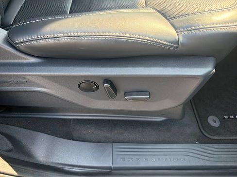 Used 2025 Ford Expedition Platinum AWD/4WD image 41