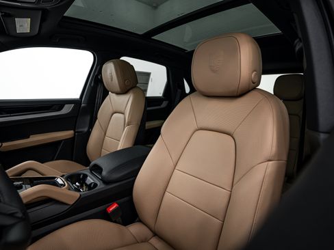 Certified 2026 Porsche Cayenne AWD/4WD image 19