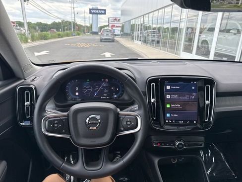 Used 2025 Volvo XC40 B5 Plus AWD/4WD image 20