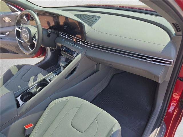 Used 2024 Hyundai Elantra SEL w/ Convenience Package FWD image 23