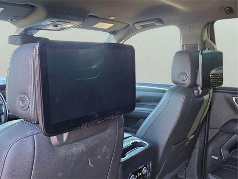 Used 2021 Chevrolet Tahoe RST w/ Luxury Package image 10