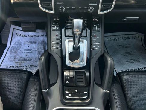 Used 2018 Porsche Cayenne Sport Utility 4D image 13
