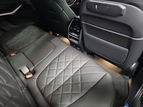 New 2026 BMW X5 xDrive40i w/ M Sport Package AWD/4WD image 11