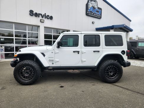 Used 2018 Jeep Wrangler Unlimited Sahara w/ Dual Top Group AWD/4WD image 8