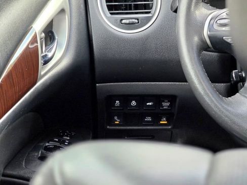 Used 2016 Nissan Pathfinder Platinum AWD/4WD image 16