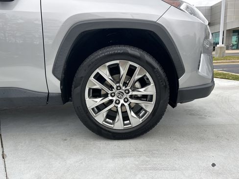 Used 2021 Toyota RAV4 XLE Premium image 13