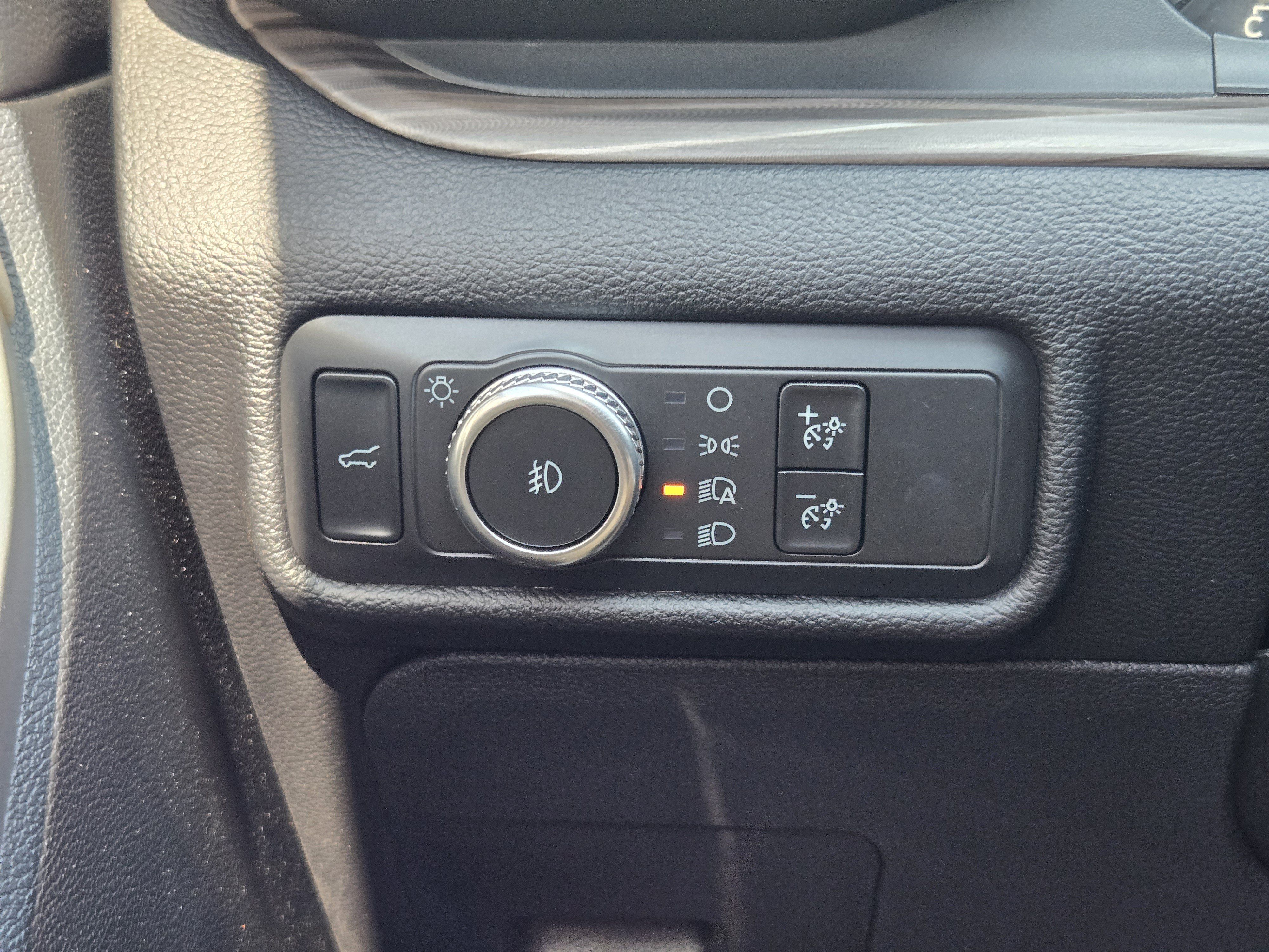 Used 2021 Ford Explorer Limited w/ Equipment Group 301A AWD/4WD image 23