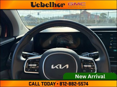 Used 2025 Kia Carnival FWD image 26