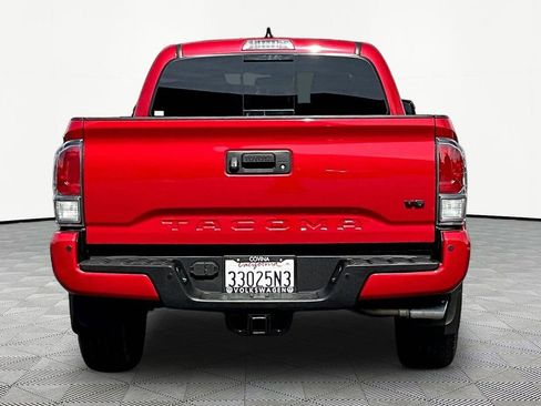 Used 2022 Toyota Tacoma TRD Sport w/ TRD Premium Sport Package AWD/4WD image 5