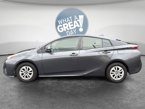 Used 2016 Toyota Prius Two FWD image 7