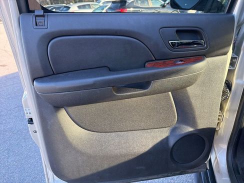 Used 2013 Chevrolet Suburban 2500 LT image 25