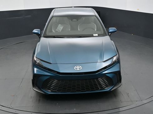 Used 2025 Toyota Camry SE image 36