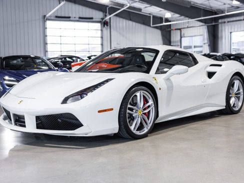 Used 2018 Ferrari 488 Spider RWD image 2
