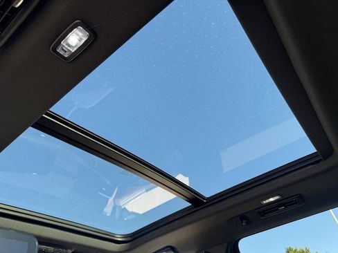 New 2026 Chevrolet Suburban High Country image 27