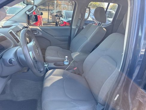 Used 2015 Nissan Frontier SV image 7