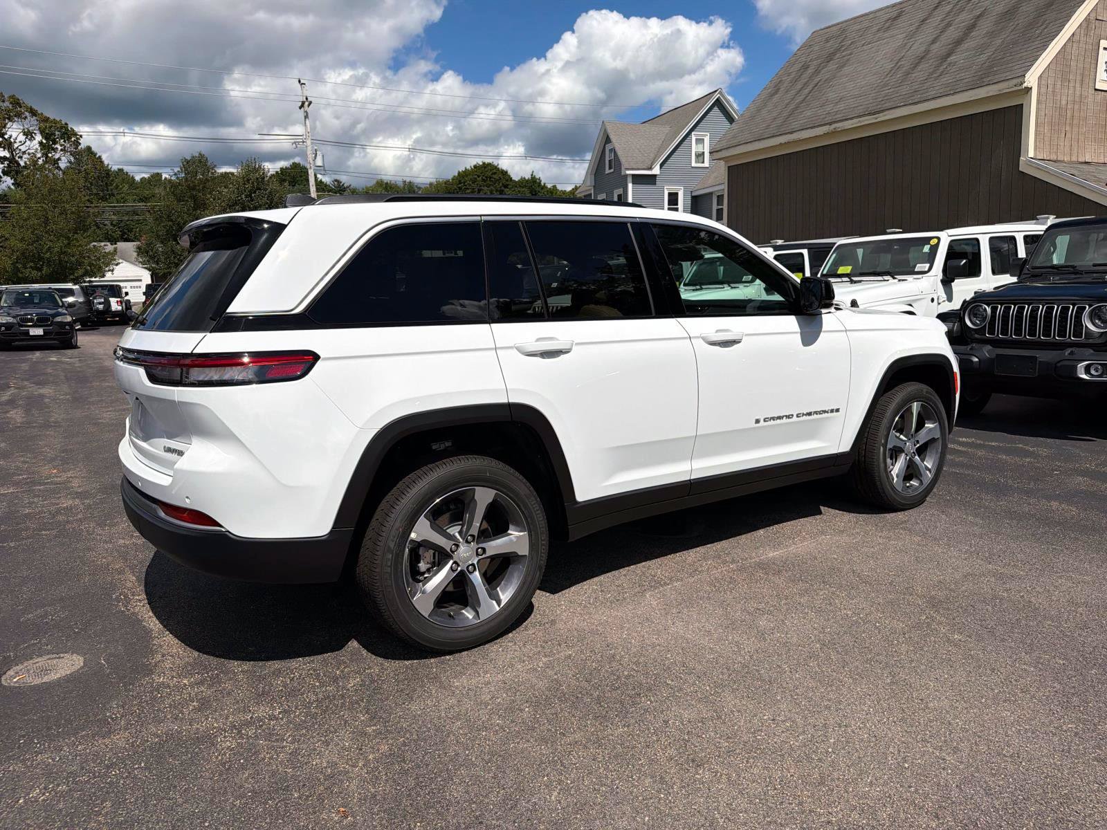 New 2026 Jeep Grand Cherokee Limited AWD/4WD image 2