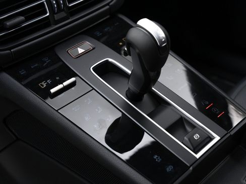 Certified 2025 Porsche Macan image 26