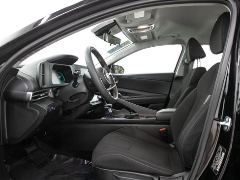 Used 2026 Hyundai Elantra Hybrid FWD image 21