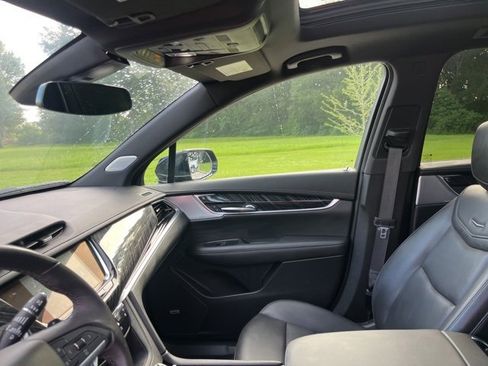 Used 2025 Cadillac XT6 Premium Luxury image 18