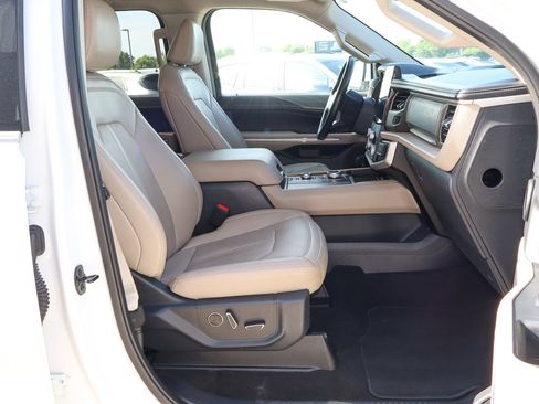 Used 2024 Ford Expedition Max Limited AWD/4WD image 31