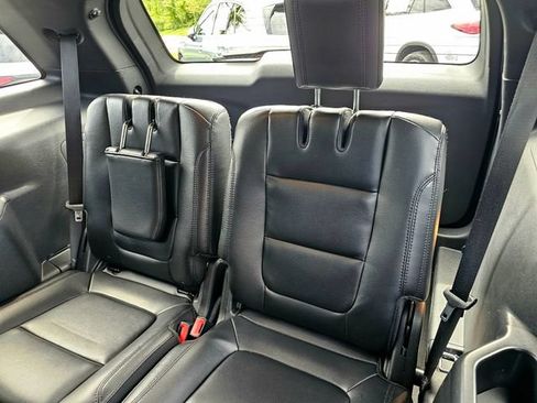 Used 2017 Ford Explorer XLT w/ Equipment Group 202A FWD image 24