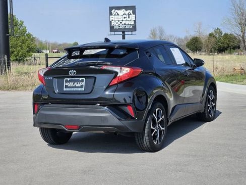 Used 2018 Toyota C-HR XLE image 7