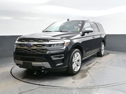 Used 2024 Ford Expedition Platinum image 3
