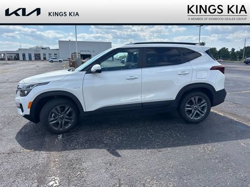 Used 2023 Kia Seltos S w/ Navigation Package AWD/4WD image 13