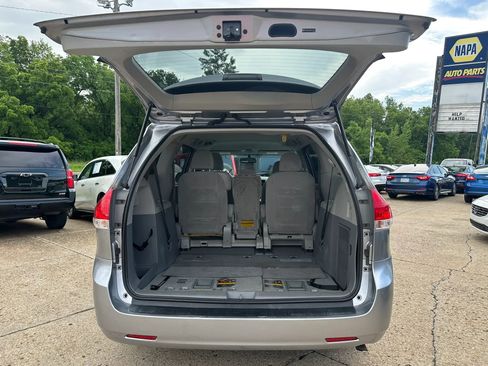 Used 2011 Toyota Sienna LE FWD image 13
