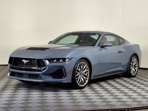 Used 2025 Ford Mustang GT Premium RWD image 3