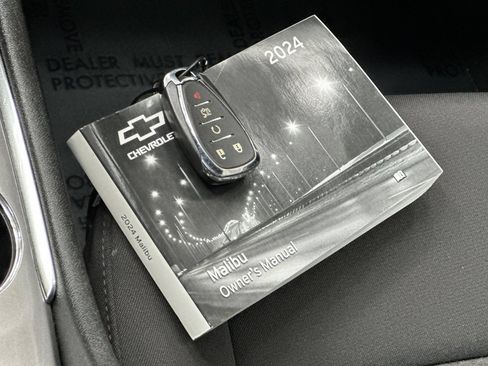Used 2024 Chevrolet Malibu LT FWD image 12