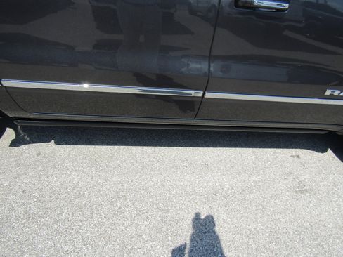 Used 2021 RAM 1500 Limited w/ Body Color Bumper Group image 14