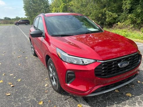 Used 2023 Ford Escape ST-Line w/ Tech Pack #1 FWD image 7