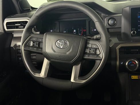 Used 2025 Toyota Tacoma SR5 AWD/4WD image 33