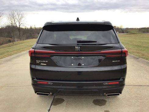 Used 2025 Buick Enclave Sport Touring image 4