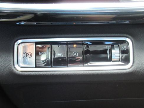 Used 2025 Buick Envision Preferred AWD/4WD image 22