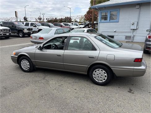 Used 1997 Toyota Camry LE image 4