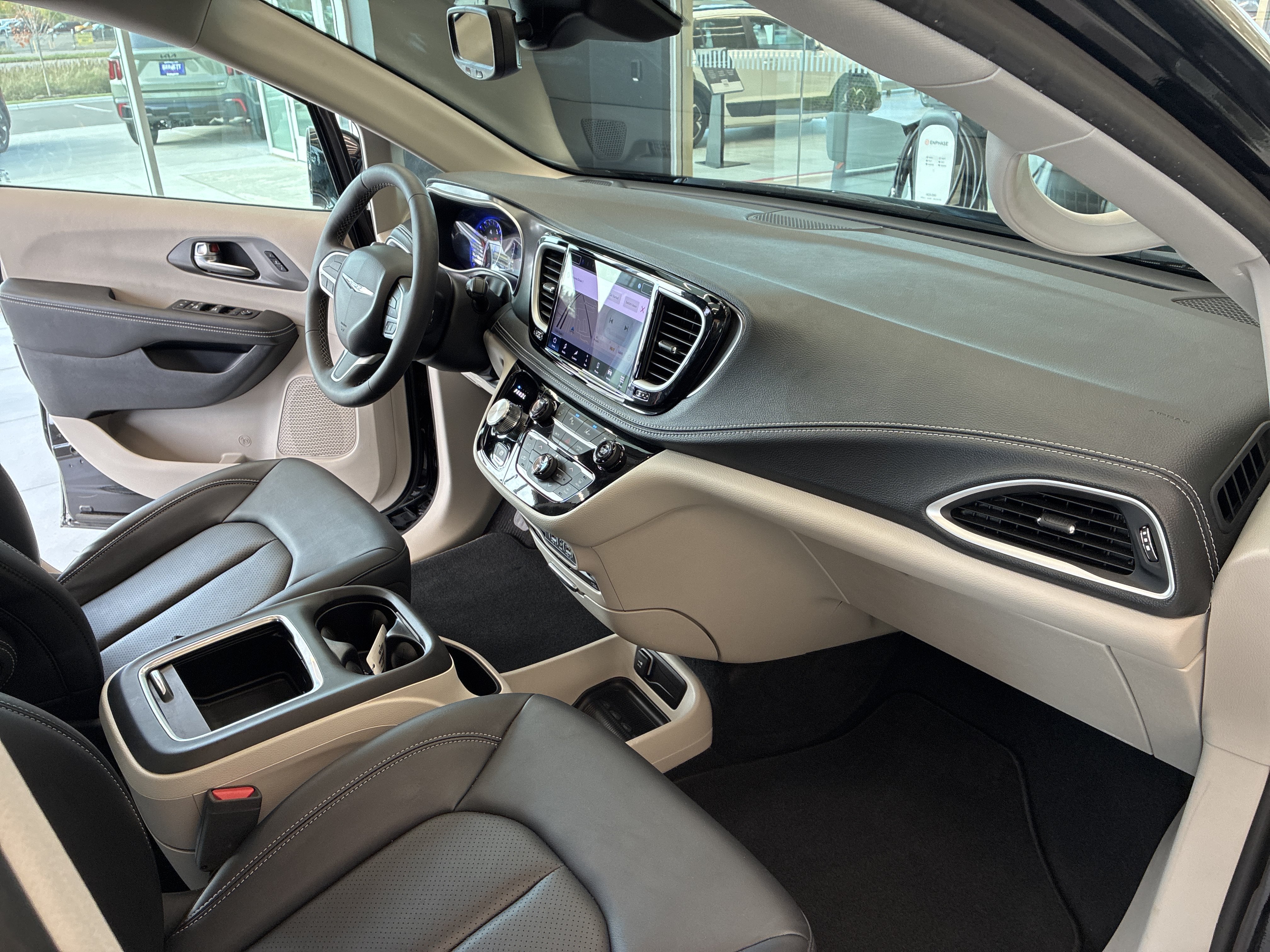 Certified 2024 Chrysler Pacifica Touring-L w/ Uconnect Theater Family Group AWD/4WD image 22