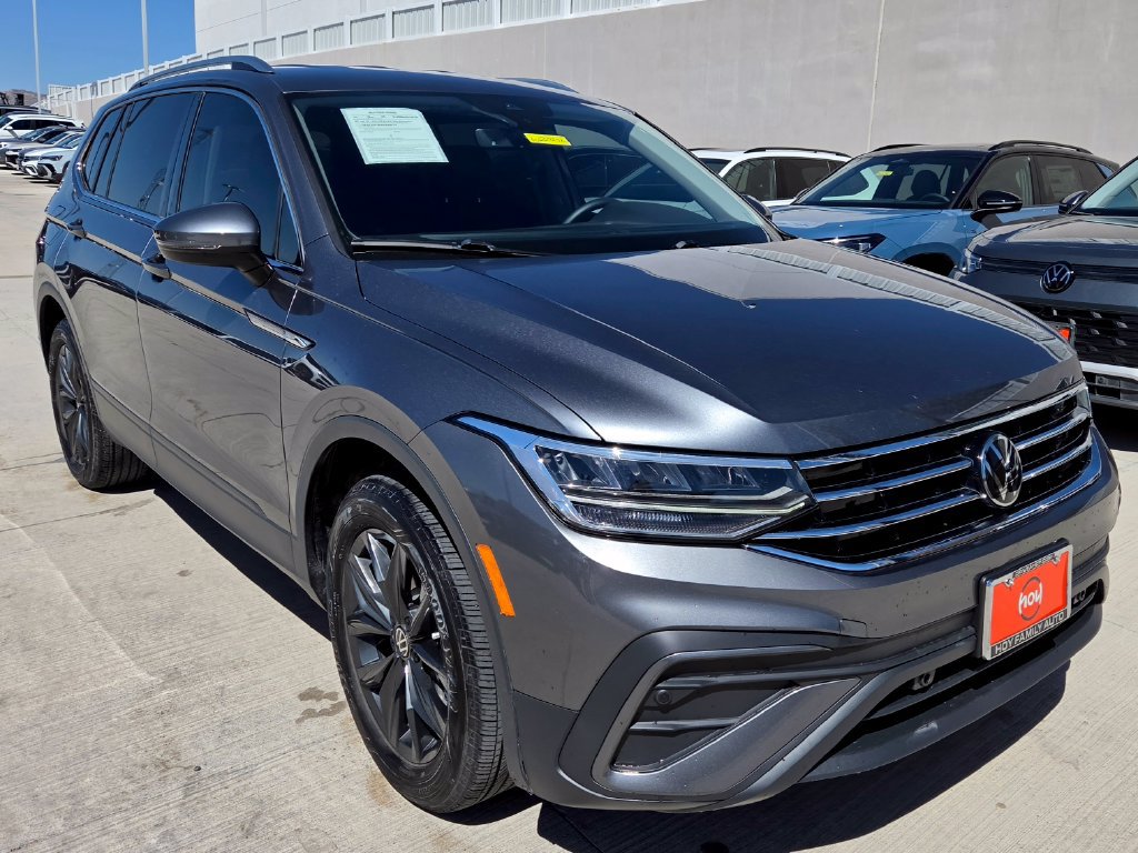 Used 2024 Volkswagen Tiguan SE FWD image 2