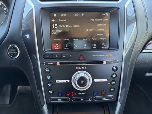 Used 2018 Ford Explorer Platinum image 31